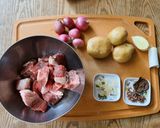 牛肉とジャガイモ・玉ねぎの煮込み作り方1写真