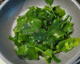 【超簡単】絶品😋生わかめ炒め作り方3写真