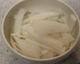 お弁当♪塩もみ大根のツナサラダ作り方1写真