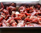 牛肉とジャガイモと舞茸のピリ辛味噌炒め作り方1写真