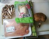 簡単　さっぱり鳥胸肉とアスパラきのこ炒め作り方1写真