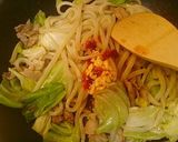 食べてみて♪豚キャベツのピリ辛マヨうどん作り方5写真