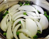 グリーンピースと新玉葱の春らしいお味噌汁作り方1写真
