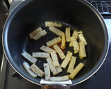 ツワブキと竹の子と揚げ蒲鉾の煮物+そら豆作り方2写真