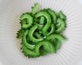 茹で鶏とゴーヤのわさびマヨ和え作り方2写真