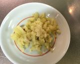 小さな新ジャガとひき肉の煮物作り方3写真
