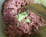 小さな新ジャガとひき肉の煮物作り方4写真