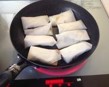 残ったカレーで焼き春巻き✨作り方3写真