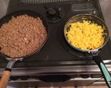 余りは保存★簡単！豚ひき肉そぼろ二色丼★作り方6写真
