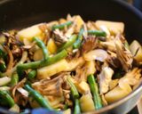 牛肉とジャガイモと舞茸のピリ辛味噌炒め作り方3写真