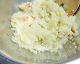 梅干で下味つけたカイワレ入りのポテサラ♪作り方3写真