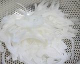 亜麻仁油で玉葱と若布の健康和風サラダ作り方1写真