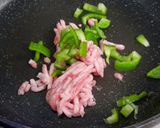 【簡単オカズ】MEDAMAピザ作り方1写真