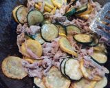簡単！豚肉とズッキーニ炒め!!作り方5写真