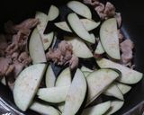 豚肉とナスと新生姜で炒め物作り方2写真