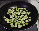 ズッキーニとベーコンのチーズオムレツ♪作り方1写真