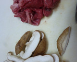 牛肉と生シイタケの山椒風味の炒め物作り方1写真