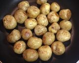 レンジで簡単！小粒ジャガイモの甘味噌絡め作り方3写真