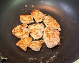 【簡単夕食】柔らか鶏胸肉と夏野菜のカレー炒め作り方3写真