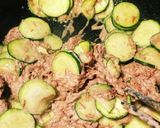 ズッキーニとコンビーフマヨの炒め作り方3写真