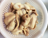 家計に優しい鶏の皮の煮物作り方1写真