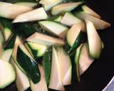 ズッキーニを揚げてさっぱり麺つゆ浸し！作り方1写真