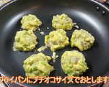 えびとアボカドのお好み焼き作り方4写真