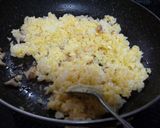 不思議な食感、なんこつ入り卵チャーハン作り方3写真