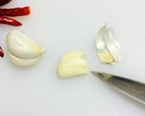 切って漬けるだけ！ペペロンオイル作り方2写真
