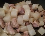 大根と豚肉の赤味噌煮♪作り方5写真