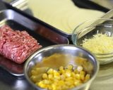 コーンとチーズの包み餃子。作り方1写真