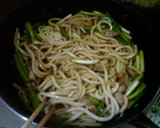 だしがしっかりきいてる醤油味の焼きうどん作り方4写真
