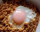 卵入♡カップ焼きそば♡美味しい食べ方♡笑作り方5写真