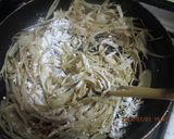 フライパンで肉団子と根菜の味噌クリーム煮作り方4写真
