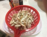 ごぼうとネギの豆板醤炒め作り方1写真