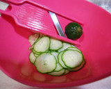 ごま油の香り～きゅうりと梅しその和え物♪作り方1写真