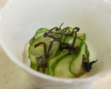 ごま油の香り～きゅうりと梅しその和え物♪作り方6写真