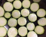 簡単！ズッキーニとミンチのチーズ焼き作り方1写真