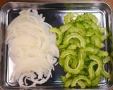 ゴーヤと生ハムの和風オニオンサラダ♡作り方1写真