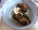 鶏と大根としいたけの煮物作り方1写真