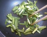 卵とにらの桜えび塩昆布炒め作り方3写真