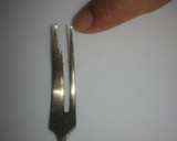 このフォークある？綺麗に焼き茄子皮むき☆作り方1写真