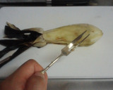 このフォークある？綺麗に焼き茄子皮むき☆作り方4写真