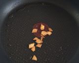 トマトとニラの焼きそば作り方2写真