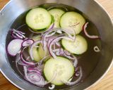 海老のスパイス炒め　胡瓜＆オニスラ添え作り方3写真