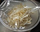 簡単★もやしとトマトのカレーマヨサラダ作り方1写真