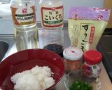 鮭フレークで満足☆おにぎり作り方1写真
