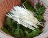 春菊と牡蛎のピリ辛和え物作り方1写真
