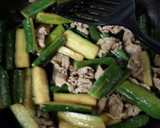 大量消費！簡単♪きゅうり＆豚肉炒め♡作り方7写真