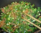 簡単ごぼう炒飯～炭火焼きチキン添え作り方3写真
